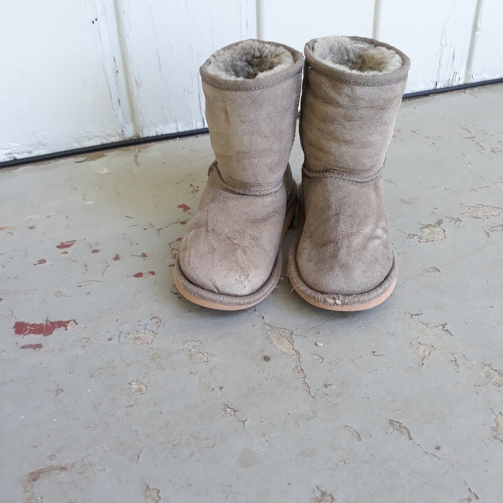 Ugg toddlers size 13
